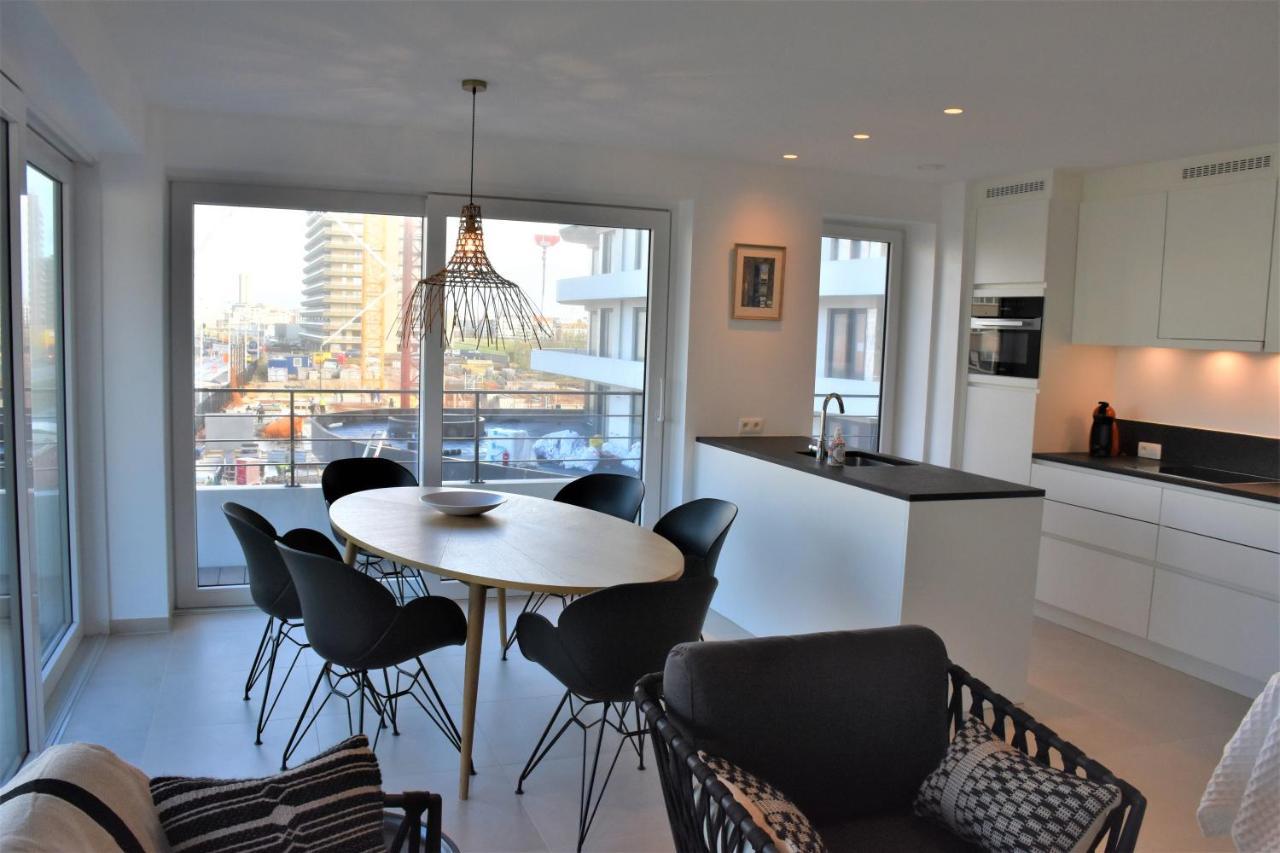 Lichtrijk 2-Slaapkamerappartement Met Zeezicht En Gratis Parking 오스텐드 외부 사진