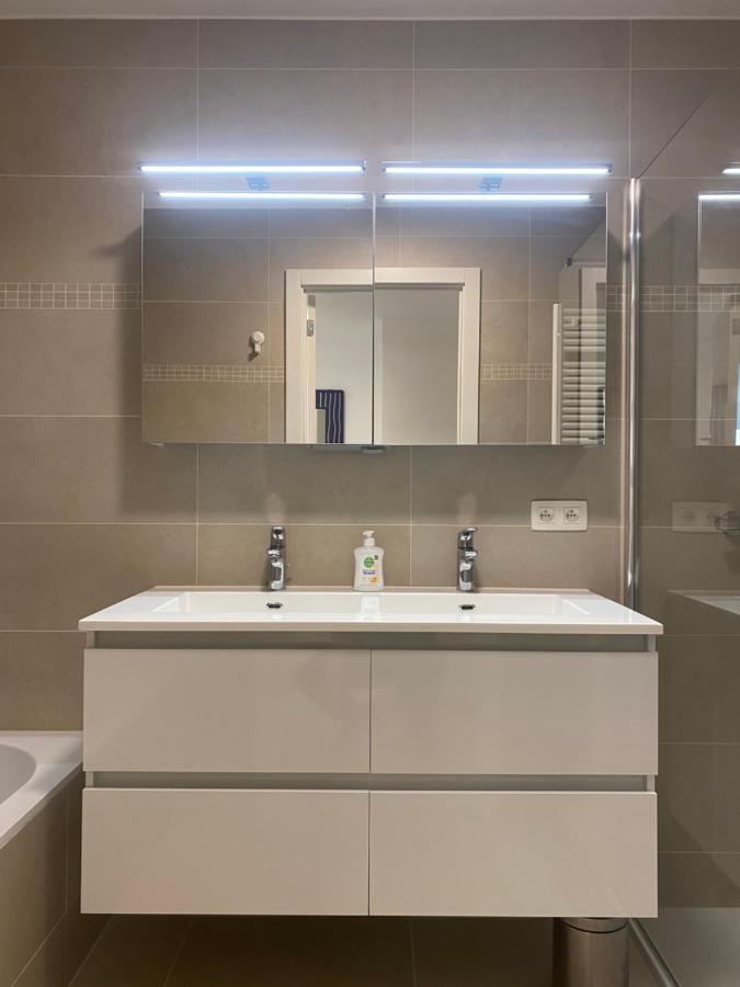 Lichtrijk 2-Slaapkamerappartement Met Zeezicht En Gratis Parking 오스텐드 외부 사진