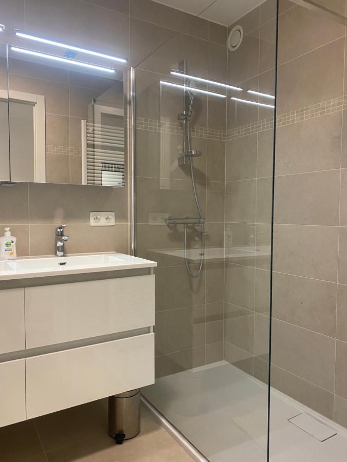 Lichtrijk 2-Slaapkamerappartement Met Zeezicht En Gratis Parking 오스텐드 외부 사진